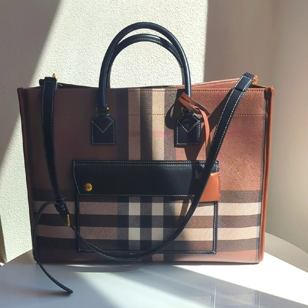 ✨ Burberry Bag MD Freya Tote Bag CL5 ✨** - Picture 3 of 17